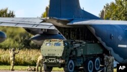 资料照片:美国的“海马斯”高机动多管火箭炮系统。