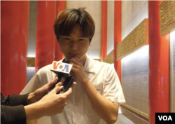 16岁的吴宇原本想像成年后可能就不用当兵了,至今仍难以接受役期延长。