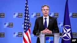 2024年4月4日,美国国务卿布林肯在布鲁塞尔北约总部举行的北约外长会议后在新闻发布会上讲话。(美联社照片)