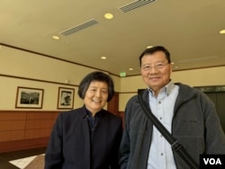 李锐女儿李南央和她丈夫巴悌忠在奥克兰联邦法院。(美国之音周星晨)