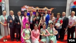 为期四天的台北国际夏季旅展暨海峡两岸旅展星期五(7月12日)登场,中国共有155名省级官员及业者出席(美国之音特约记者林乃绢拍摄)。