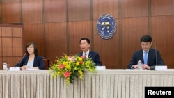 台湾外交部长吴钊燮在台北对外国记者讲话。(2023年9月28日)