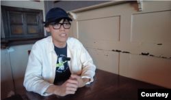 李家伟,在英国寻求政治庇护的前香港区议员 (照片来源:美国之音采访视频截图)