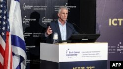 资料照片:以色列摩萨德负责人大卫·巴尔尼亚在以色列举行的国际恐怖主义研究学会世界峰会上讲话。(2023年9月10日)