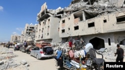 加沙地带南部汗尤尼斯的巴勒斯坦人逃离哈马德城。(2024年8月11日)