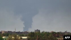 苏丹首都喀土穆继续爆发战斗。(2023年5月10日)