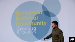 乌克兰总统泽连斯基抵达西班牙格拉纳达出席欧洲峰会。(2023年10月5日)