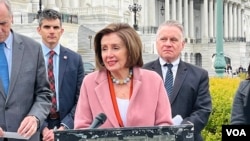 美国国会荣誉议长南希·佩洛西出席有关香港“23条”立法的记者会。(2024年3月22日,美国之音记者李逸华摄)