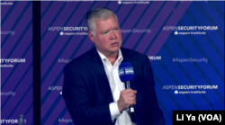 2024年7月16日,前美国副国务卿斯蒂芬·比根在阿斯彭安全论坛上参加有关中国构成的挑战的讨论。