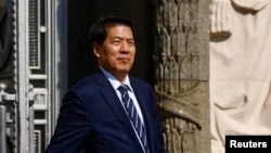 资料照:2023年5月26日,中国欧亚事务特使李辉在俄罗斯莫斯科会谈后离开俄罗斯外交部总部。(路透社)