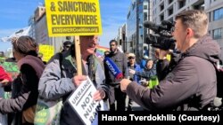 Російська пропаганда називає такі мітинги "справжніми голосами американського народу", - Polygpaph.info