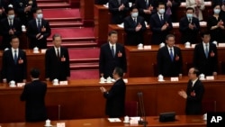 资料照片:习近平(中)出席2023年3月11号在北京召开的中国第十四届人大第一次会议。