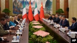 中国领导人习近平与意大利总理乔治亚·梅洛尼(Giorgia Meloni)在北京钓鱼台国宾馆举行会谈。(2024年7月29日)