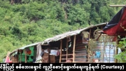 ကရင်နီပြည်မှာ စစ်ကြောင့် နေရပ်စွန့်ခွာတိမ်းရှောင်နေရသူများ (ဓာတ်ပုံ - ကရင်နီပြည် စစ်ဘေးရှောင် ကူညီစောင့်ရှောက်ရေးကွန်ရက်)