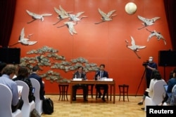 中国负责斡旋俄乌冲突的欧亚事务特使李辉在北京举行的一个新闻发布会上讲话。(2023年6月2日)