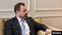 资料照片:美国苏丹问题特使佩里洛在埃及首都开罗与埃及外交部官员会谈。(2024年3月18日)