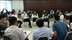 ရွှေ့ပြောင်းလုပ်သားကနေ ဘွဲ့လွန်ကျောင်းသားဖြစ်လာသူ ရွှေ့ပြောင်းလုပ်သားကနေ ဘွဲ့လွန်ကျောင်းသားဖြစ်လာသူ