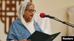 资料照片:2024年1月11日,谢赫·哈西娜在孟加拉国达卡宣誓就任孟加拉国总理。(路透社照片)