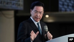 台湾外长吴钊燮在台北的国际记者会上讲话。(2024年1月9日)