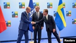 Президент Туреччини Реджеп Таїп Ердоган, Генеральний секретар НАТО Єнс Столтенберг, Прем’єр-міністр Швеції Ульф Крістерссон.