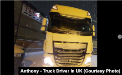 在冰天雪地中驾驶,是在英国任职货柜车司机的必要条件 (图片来源:英国拖头佬脸书网页)