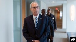 2023年11月7日,美国检察官大卫·韦斯(David Weiss)抵达华盛顿接受国会众议院司法委员会成员的质询。 (美联社照片)