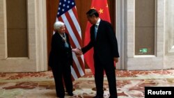 资料照:中国副总理何立峰在北京钓鱼台国宾馆会晤到访的美国财长耶伦。(2023年7月8日)