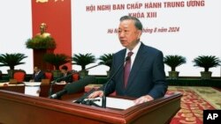 Nhà lãnh đạo Việt Nam Tô Lâm trong một hội nghị của Đảng Cộng sản hôm 3/8/2024 ở Hà Nội (Duong Van Giang/VNA via AP).