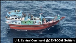 Фото для ілюстрації. 11 січня 2024 року сили ВМС США захопили іранське судно, яке незаконно перевозило смертоносну зброю з Ірану для поповнення сил хуситів у Ємені. Хусити здійснюють напади на міжнародні торговельні судна. Фото: U.S. Central Command
