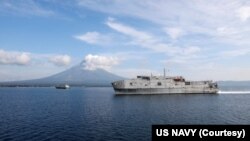 2024年7月30日,美国海军舰只抵达菲律宾参加太平洋伙伴联合军演。(照片来自美国海军社媒X平台)