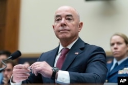 美国国土安全部部长阿莱汉德罗·迈约卡斯