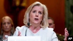 资料照片：美国陆军部长沃姆斯在国会作证。(2023年5月2日)