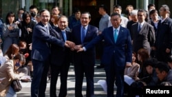 国民党和民众党达成蓝白合协议,但在解读民调决定正副总统候选人上陷入僵局。(资料照:2023年11月15日)