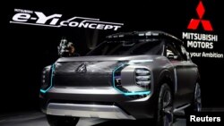 资料照:上海汽车展上的日产汽车展台 (2019年4月16日)