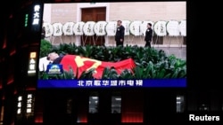 2023年11月2日,中国原总理李克强的遗体告别仪式在北京举行。中共领导人习近平夫妇以及其他在北京的政治局常委等要员出席。仪式结束后,李克强的遗体被火化。