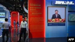 上海举办的中国国际进口博览会中国展台上显示的中国领导人习近平的视频。(2023年11月5日)