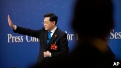 资料照:中国前外长秦刚在北京举行的一个记者会上。(2023年3月7日)