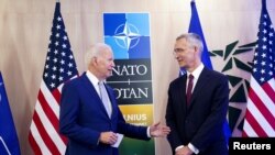 Президент США Джо Байден та генеральний секретар НАТО Єнс Столтенберг, Вільнюс 11 липня 2023 року