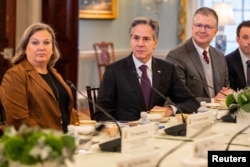 美国国务卿布林肯在华盛顿会晤到访的中共中联部部长刘建超时的照片。(2024年1月12日)