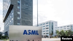 资料照:全球重要的半导体设备生产商--荷兰公司阿斯麦(ASML)总部外景。(2018年8月30日)