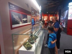 除了国家安全题材,国家安全展览厅还展出中国军备和航天技术等“成说” (美国之音)