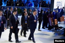 中国领导人习近平抵达加州旧金山APEC峰会会场。(2023年11月17日)