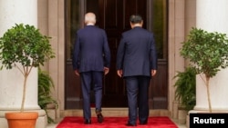 资料照:拜登总统和中国国家主席习近平在加利福尼亚州费罗丽庄园举行会谈。(2023年11月15日)