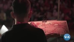 Move Forward ပါတီရဲ့ ဒီမိုကရေစီပုံရိပ်ကို ပုံဖေါ်တဲ့ အနုပညာရှင် Move Forward ပါတီရဲ့ ဒီမိုကရေစီပုံရိပ်ကို ပုံဖေါ်တဲ့ အနုပညာရှင်