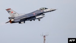 NATOရဲ့ လေကြောင်းစစ်ရေးလေ့ကျင့်မှုမှာပါဝင်လေ့ကျင့်နေတဲ့ တူရကီ F-16 တိုက်လေယာဉ်၊ ဇွန် ၉ ။ ၂၀၂၃