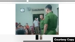 Chính quyền địa phương ở Đăk Lăk ngăn cấm tín đồ sinh hoạt tôn giáo tại một điểm nhóm tư gia, ngày 15/11/2023.