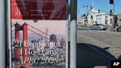 美国旧金山街头的2023亚太经合组织峰会的广告。(2023年10月18日)