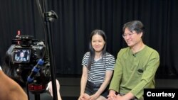 台北“晓剧场”创办人钟伯渊(右一) (照片提供:钟伯渊)