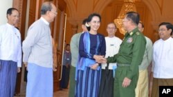 ဒေါ်အောင်ဆန်းစုကြည်၊ သမ္မတနဲ့ ကာချုပ် တွေ့ဆုံ။