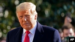 特朗普总统1月12日在白宫南草坪 (美联社)